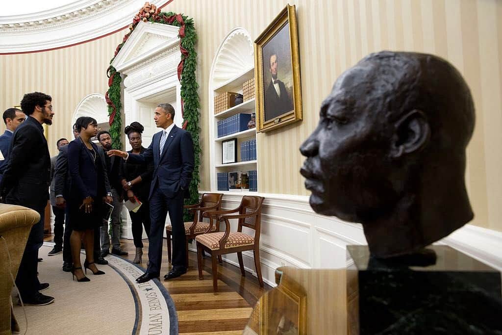 ピート・ソウザのインスタグラム：「Meeting with young civil rights leaders in 2014 after the shootings in Ferguson.」