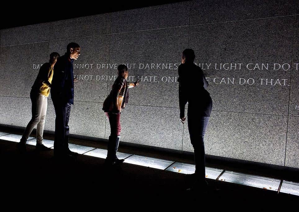 ピート・ソウザのインスタグラム：「The Obama family at the MLK Memorial a few years ago.」