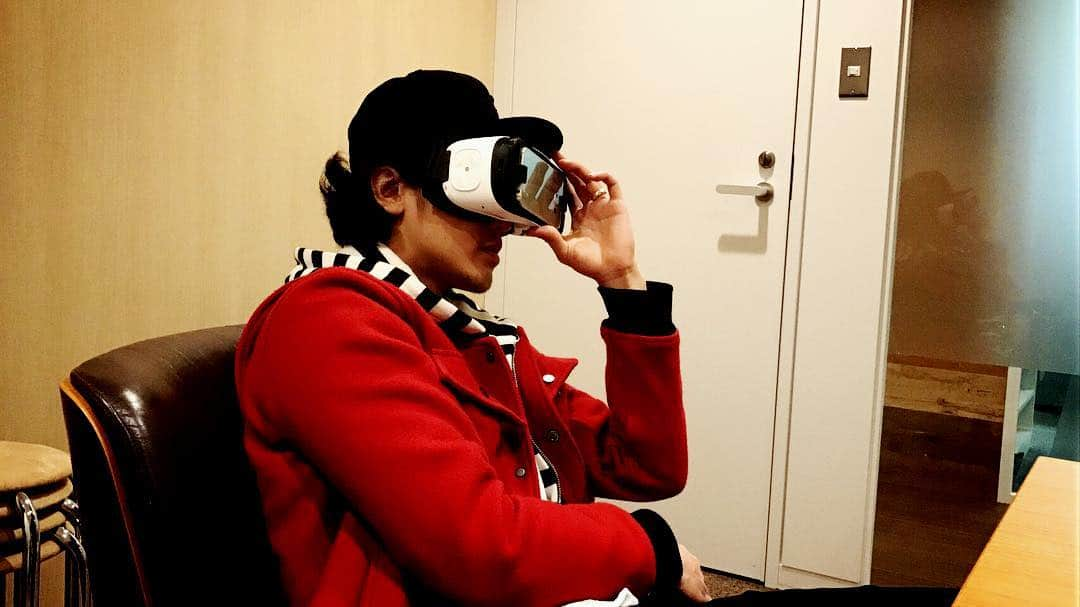 赤西仁さんのインスタグラム写真 - (赤西仁Instagram)「Checking the VR Live contents from my show! Live VR 最終チェック #Live #AudioFashion #ライブ #時代  #自分をこんなに近くで見たくないw」1月16日 15時17分 - jinstagram_official