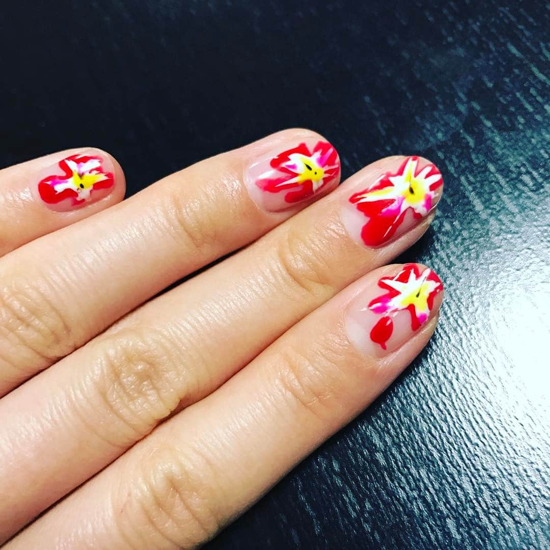 工藤紋華のインスタグラム：「💅フローラル柄💐 #ネイル #nail  #おしゃれネイル」