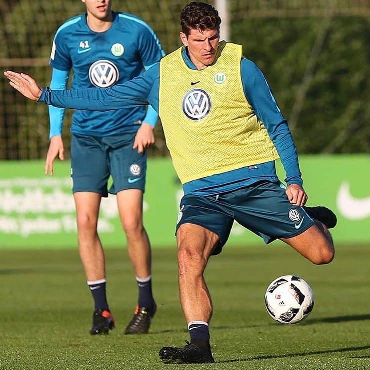 マリオ・ゴメスのインスタグラム：「Es war eine gute , harte Vorbereitung ⚽️💪🏽 auf eine erfolgreiche Rückrunde!! #vflwolfsburg #mg33 #comeonwölfe」