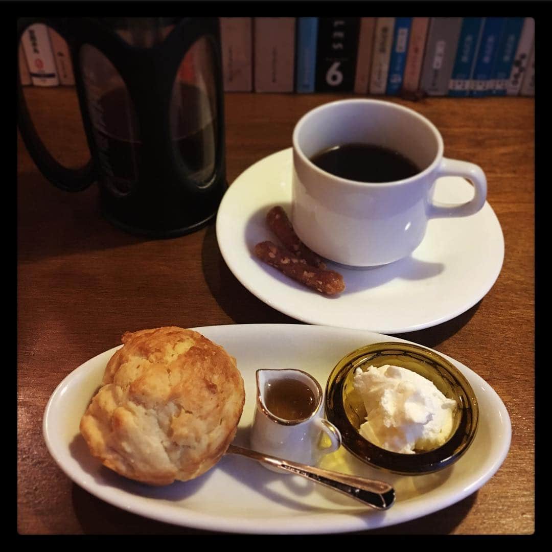 古川美有さんのインスタグラム写真 - (古川美有Instagram)「喫茶店のスコーンでほっこり落ち着く夜。 今日もおつかれさまでした:) #喫茶店 #スコーン #コーヒー #おつかれさま #cafe #coffee #scone #attheendoftheday」1月16日 19時20分 - miyukogawa