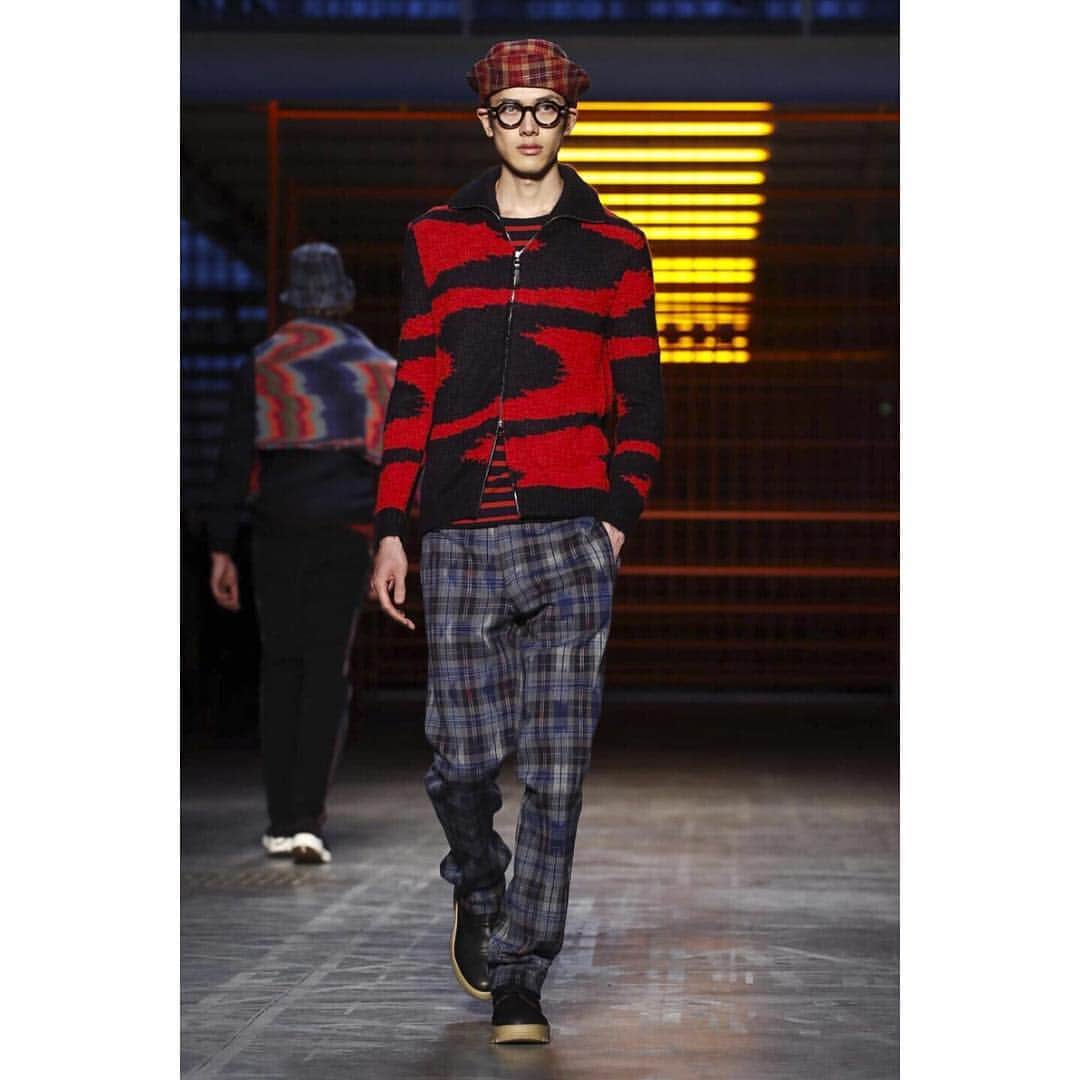阿部トモのインスタグラム：「Missoni 17 A/W 🇮🇹🇮🇹 #mfw #fashionweek #milan @missoni」