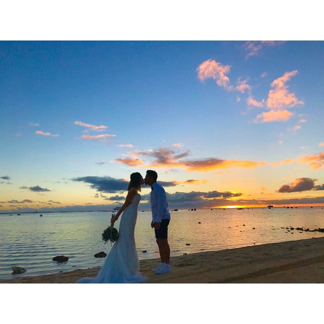 七菜香さんのインスタグラム写真 - (七菜香Instagram)「wedding photo⑻💏🌅 ・ I'll always be with you.💋 ・ #marriage #justmarried #wedding #weddingphoto #weddingdress #groom #bride #ceremony #hawaii #oahu #beach #sunset #beautiful #ocean #fun #smile #memorialday #happyday #specialday  #thx #biglove #instamemories #follow4follow #결혼식 #부부 #러브 #⛪️ #👰 #👫 #りくななwedding」1月16日 20時17分 - nanaka0118