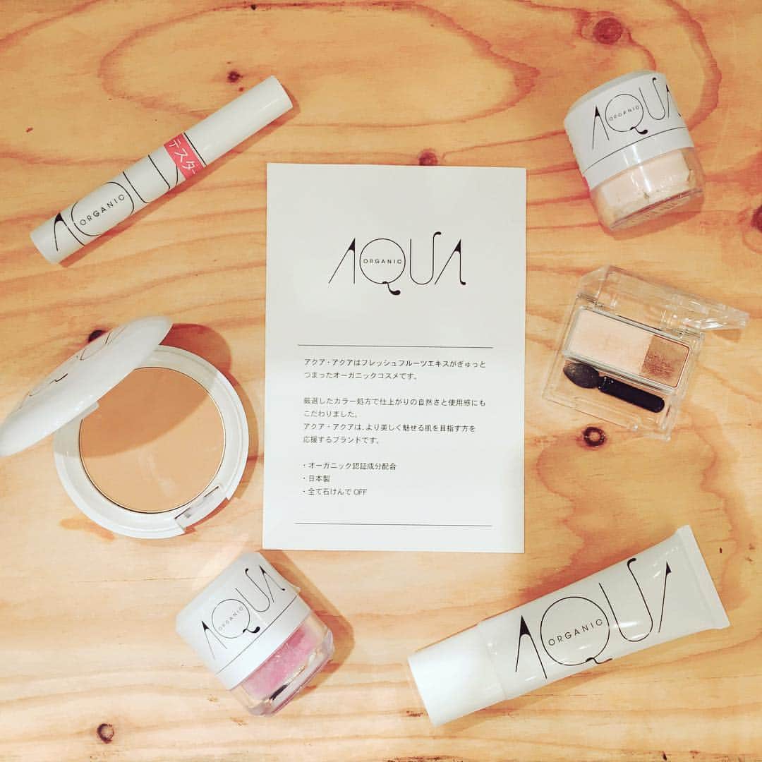 WHOLEMARCUSさんのインスタグラム写真 - (WHOLEMARCUSInstagram)「💄AQUA AQUA 30%オフ😳！ 日本製オーガニックコスメの AQUAAQUAがルクア店のみ30%オフです☺ 、 全て石けんでオフ🌱 お肌への負担も軽く、優しいつけ心地💅 フレッシュフルーツエキス配合で美肌に😻 オーガニックコスメが気になっていた方も 今ならお得にお試し頂けます🤣🎉 、 BB.CCクリーム ファンデーション チーク・パウダーサンスクリーン アイシャドウ・アイライナーなど 他にもたくさんお取り扱いがございます😊 、 テスターもございますので 店頭でお試しください😆💕 、 、 #WHOLEMARCUS#大阪#ルクアイーレ#横浜#ジョイナス#オーガニック#オーガニックコスメ#AQUAAQUA#アクアアクア#石けんでオフ#かるい#崩れない#テカりにくい#日本製#美肌#チーク#マスカラ#アイライナー#ファンデーション#アイシャドウ#アイブロウ#30%オフ」1月17日 13時49分 - wholemarcus
