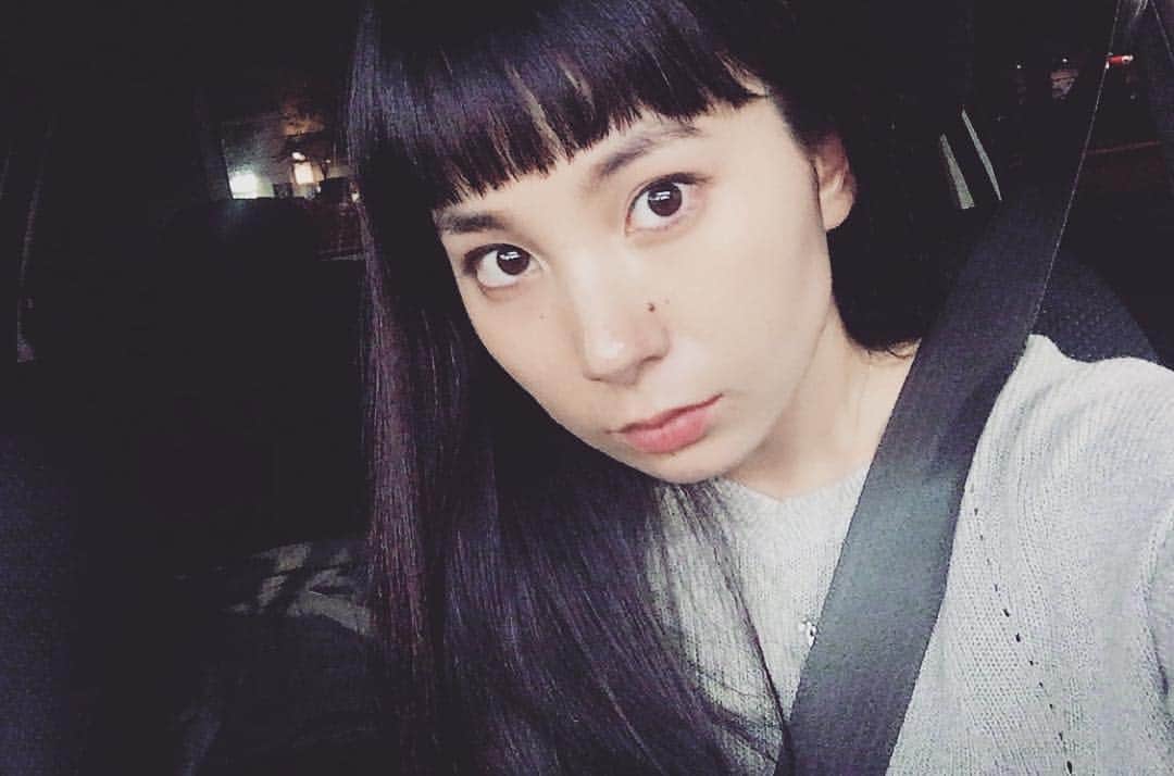 玉城裕未さんのインスタグラム写真 - (玉城裕未Instagram)「髪伸びたなぁ〜👩🏻.｡oO(重いなぁ)  スタジオ終わりで 夜な夜なドライブ🚗三  #ひとりですがなにか #car#night#drive#Yuumi#only#okinawa#naha#japan#TOKYO#city#long#hair」1月18日 2時50分 - yuumi_drummer