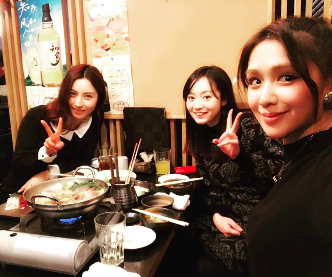 金山睦さんのインスタグラム写真 - (金山睦Instagram)「しょこたんも東京住めばいいのに❤ 滅多に会えなくても気の置けない友だちたち☺💕💕 #zentsweeties2012 #lexusteamzentcerumo #レースクイーン #supergt #friends #love❤ #もつ鍋」1月18日 0時47分 - kanayama_chika