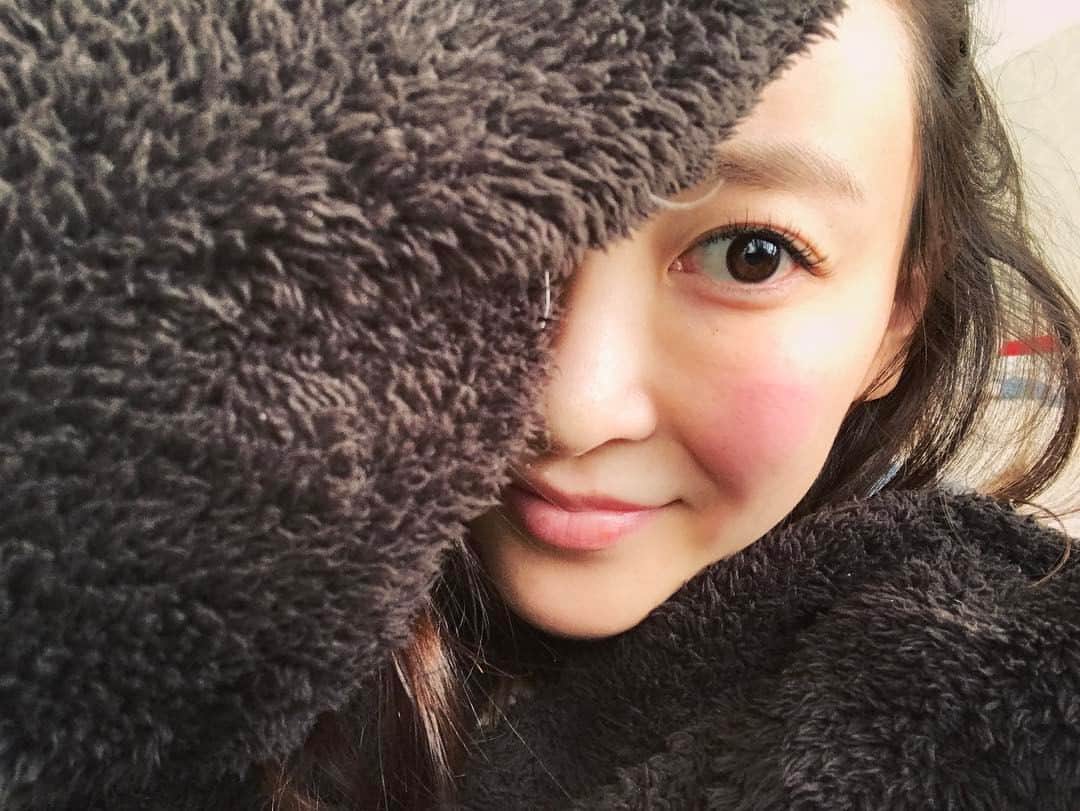 渡辺舞さんのインスタグラム写真 - (渡辺舞Instagram)「ほっぺの湿疹だけが消えない😢すっぴんでもチーク塗ったみたいになってる🤔💄 #蕁麻疹」1月18日 8時56分 - maipu0125