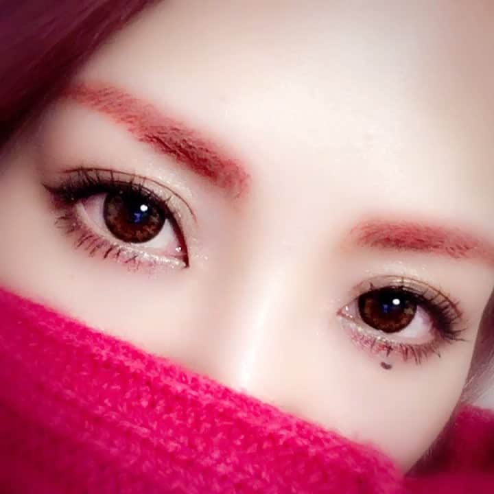 名倉かおりのインスタグラム：「とりあえずパチクリ★ 日に日に二重の幅が広がっていく‥ どんだけ腫れるのよ〜  #make #pink #眉毛もピンク #どーだ」