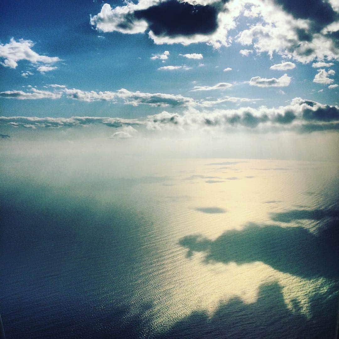 村主章枝さんのインスタグラム写真 - (村主章枝Instagram)「the shadows look like islands #viewfromplanewindow」2月2日 12時48分 - fumie.suguri