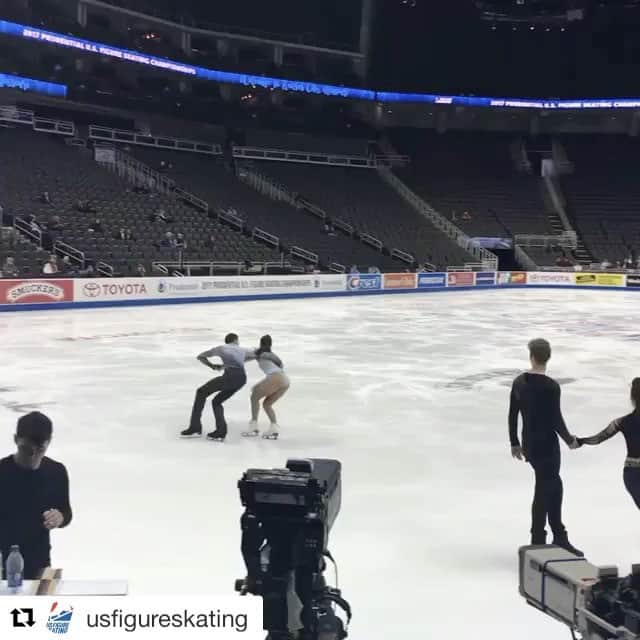 アナスタシア・カヌーシオのインスタグラム：「Good first practice here at the Sprint Center! The arena is so nice! #Repost @usfigureskating with @repostapp ・・・ Bailamos #uschamps17」