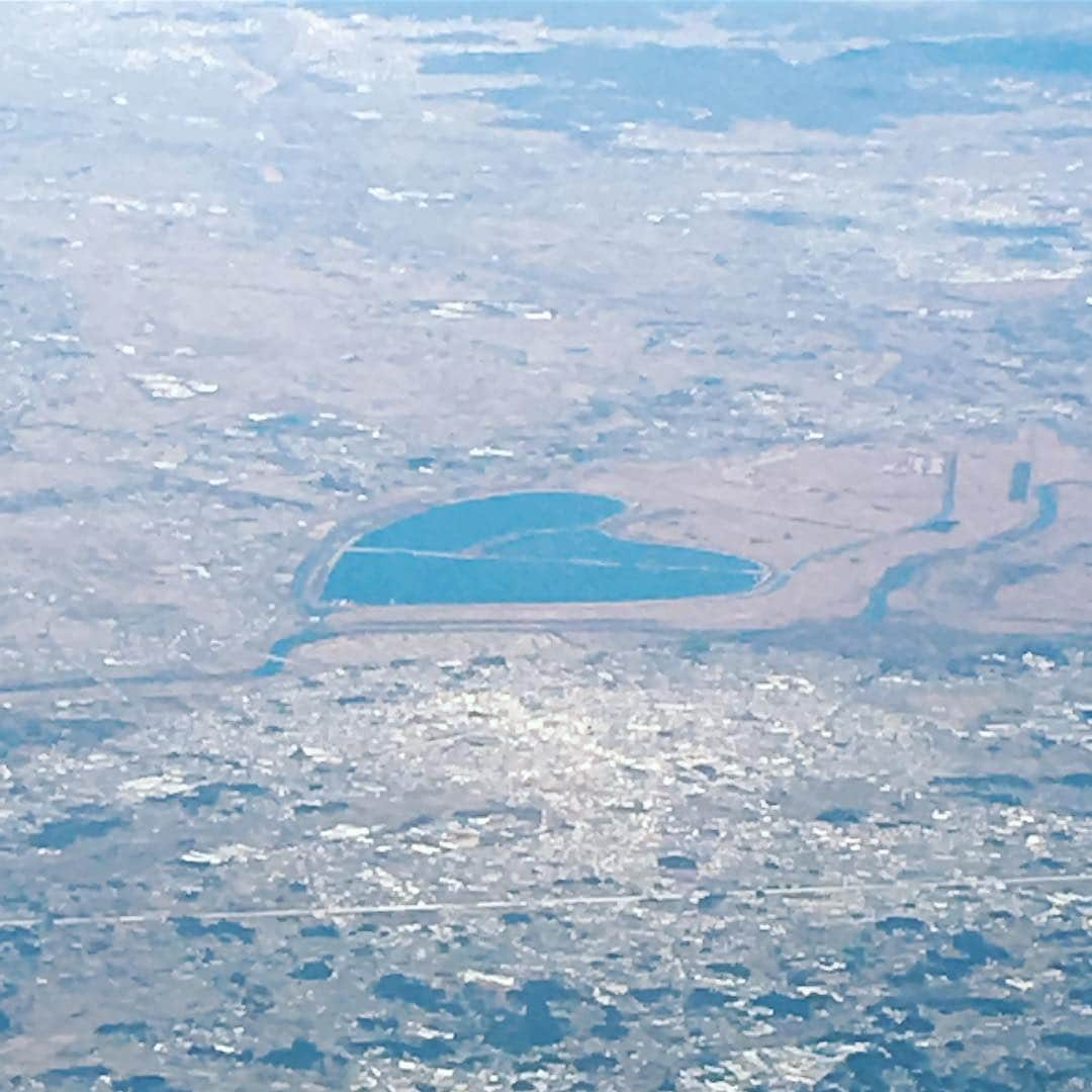 森泉謙治のインスタグラム：「行きの飛行機でスゴイの見つけた‼︎多分茨城辺りだと思うけど何湖っていうんだろう⁉︎」