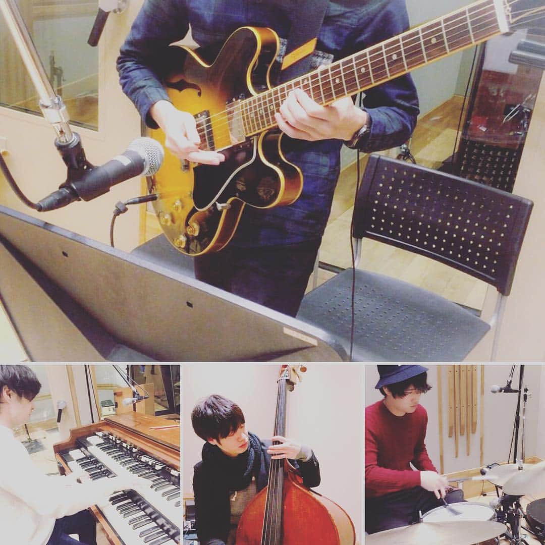 松浦匡希さんのインスタグラム写真 - (松浦匡希Instagram)「一人、深夜に最近の写真を並べ遊んでいる。 #しゃしゃりでるギター」1月19日 3時00分 - matsu_higedan