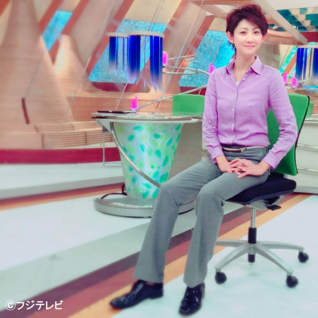 フジテレビ「とくダネ！」のインスタグラム：「藤色のストライプシャツに細身のパンツでシンプルにかっこよく さすがは「アニキ」な男前コーディネート #森本さやか #とくダネコーデ #どんなセリフが合うでしょう #とくダネ大喜利 #ファッション #コーディネート #今日のコーデ #コーデ #大喜利 #2017 #1月19日 #木曜日 #とくダネ #tokudane #fujitv 170119」