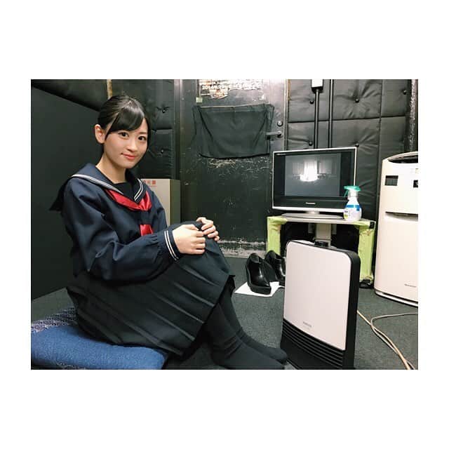 のインスタグラム：「写真集とのギャップ😂笑 奥のモニターで皆さんが客席に着くところずっと見てました☺️ だから誰が来てるかこの時既に分かってたのだ☺️ #制服 #コスプレ ？ #セーラー服 #Uniform #Sailorblouse #제복 #세일러복」