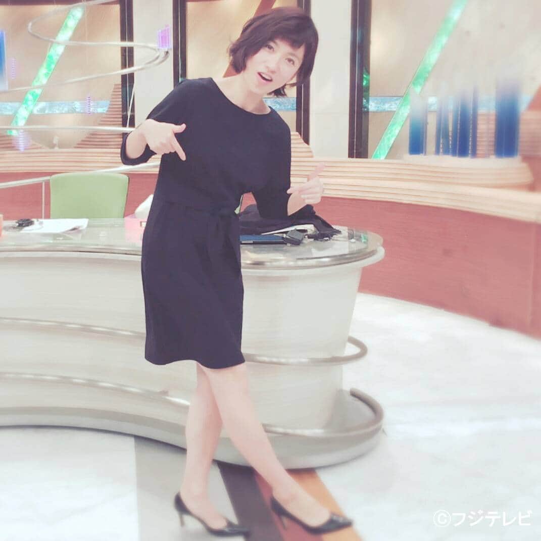フジテレビ「とくダネ！」のインスタグラム：「梅津さんのワンピースに菊川さんが「いいなぁ！」 シェイプに見えるウエストのリボンがポイント♪ #梅津弥英子 #とくダネコーデ #どんなセリフが合うでしょう #とくダネ大喜利 #ファッション #コーディネート #今日のコーデ #コーデ #ワンピース #黒 #大喜利 #2017 #1月20日 #金曜日 #とくダネ #tokudane #fujitv 170120」