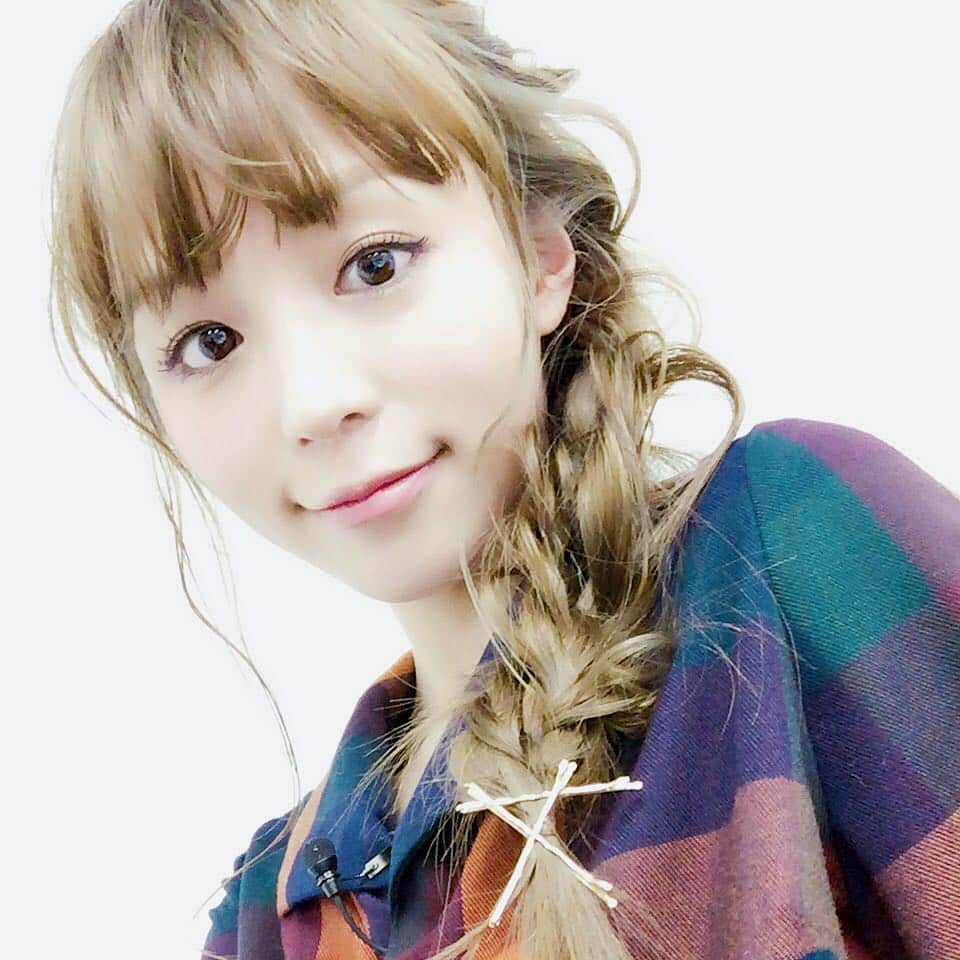 平野綾さんのインスタグラム写真 平野綾instagram 食べるロケ二件目 同じ六本木ヒルズ内にあるクレープ屋さん Cafe Crepeのマリー アントワネット展とのコラボ クレープ生地がブルーだよ 撮影クルー全員分チャイをいただきました なんて太っ腹 東京