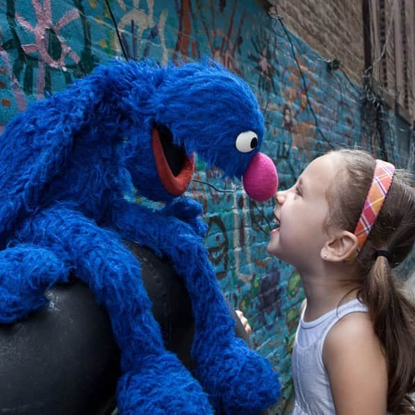 セサミストリートさんのインスタグラム写真 - (セサミストリートInstagram)「Friendship is loving each other, near or far. #FriendshipFriday」1月21日 0時28分 - sesamestreet