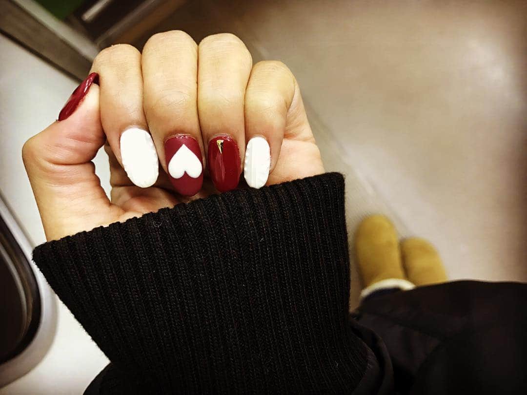 RENA（久保田玲奈）さんのインスタグラム写真 - (RENA（久保田玲奈）Instagram)「ネイルしてきたー(ﾟ∀ﾟ)💕 ❤️ニットにハート❤️💅 #冬ネイル」1月21日 13時37分 - sb_rena
