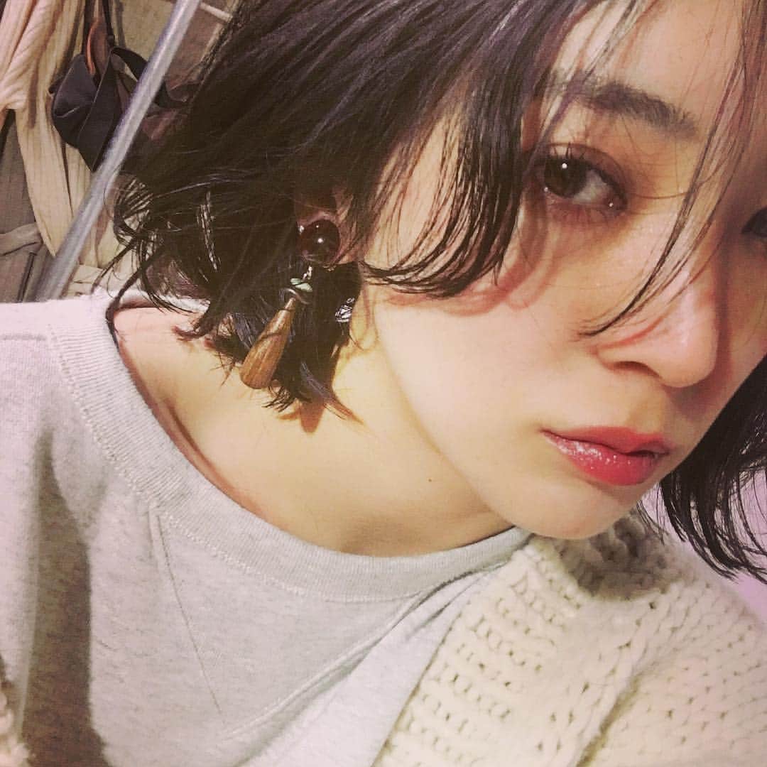 吉田怜香さんのインスタグラム写真 - (吉田怜香Instagram)「セット次第でナシにもアリにも出来そうな薄めでながめの前髪をつくりました イヤリングは #todayful の。」1月21日 12時38分 - reikayoshida_