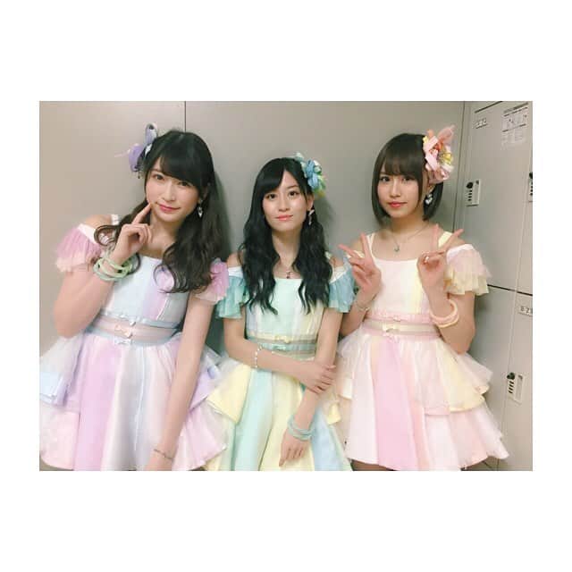 のインスタグラム：「ラストリクアワ！ ジッパー62位ありがとうございます😊😊💓嬉しい 今年はなるも一緒に☺️ 实况录音快乐 라이브 즐거운 Live broadcasting is fun. #リクアワ #ジッパー #吉田朱里 #古賀成美 #ライブ #ライブ #实况录音 #라이브」