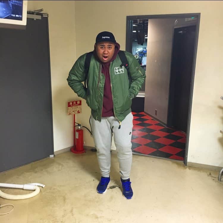 アントニーのインスタグラム：「NYの大学生風  #newyork  #atmos  #atmos_tokyo  #airmaxzero #airmaxzeroessential  #supreme #grmlns」