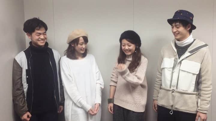 M-ON! MUSIC｜エムオンミュージックのインスタグラム：「平均年齢20歳バンド！緑黄色社会、通称「リョクシャカ」にインタビューを実施！ ・ こちらは取材後の10回クイズの様子。ためらいなく答えるpeppeさんと周りのメンバーの表情がたまらないです……（笑）。 ・ そんなメンバーの人柄や最新作『Nice To Meet You??』についての記事は後日公開♪ ・ 公開情報はTwitterでご確認ください‎( ˙º̬˙ )و ̑̑[まなたん] ・ #緑黄色社会 #リョクシャカ #長屋晴子 #小林壱誓 #peppe #穴見真吾 #monmusic ・ @haruyama_555 @isseyman @peppe1206 @shingoanami」