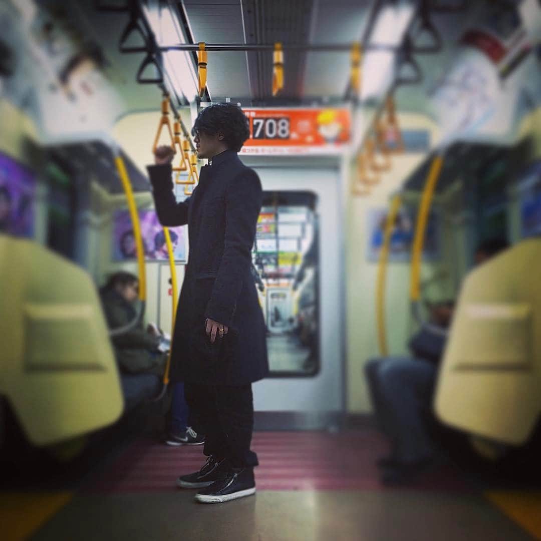 赤西仁さんのインスタグラム写真 - (赤西仁Instagram)「お気に召すままに。  #久しぶりの電車 #train #何年ぶりだろうか」1月22日 14時30分 - jinstagram_official