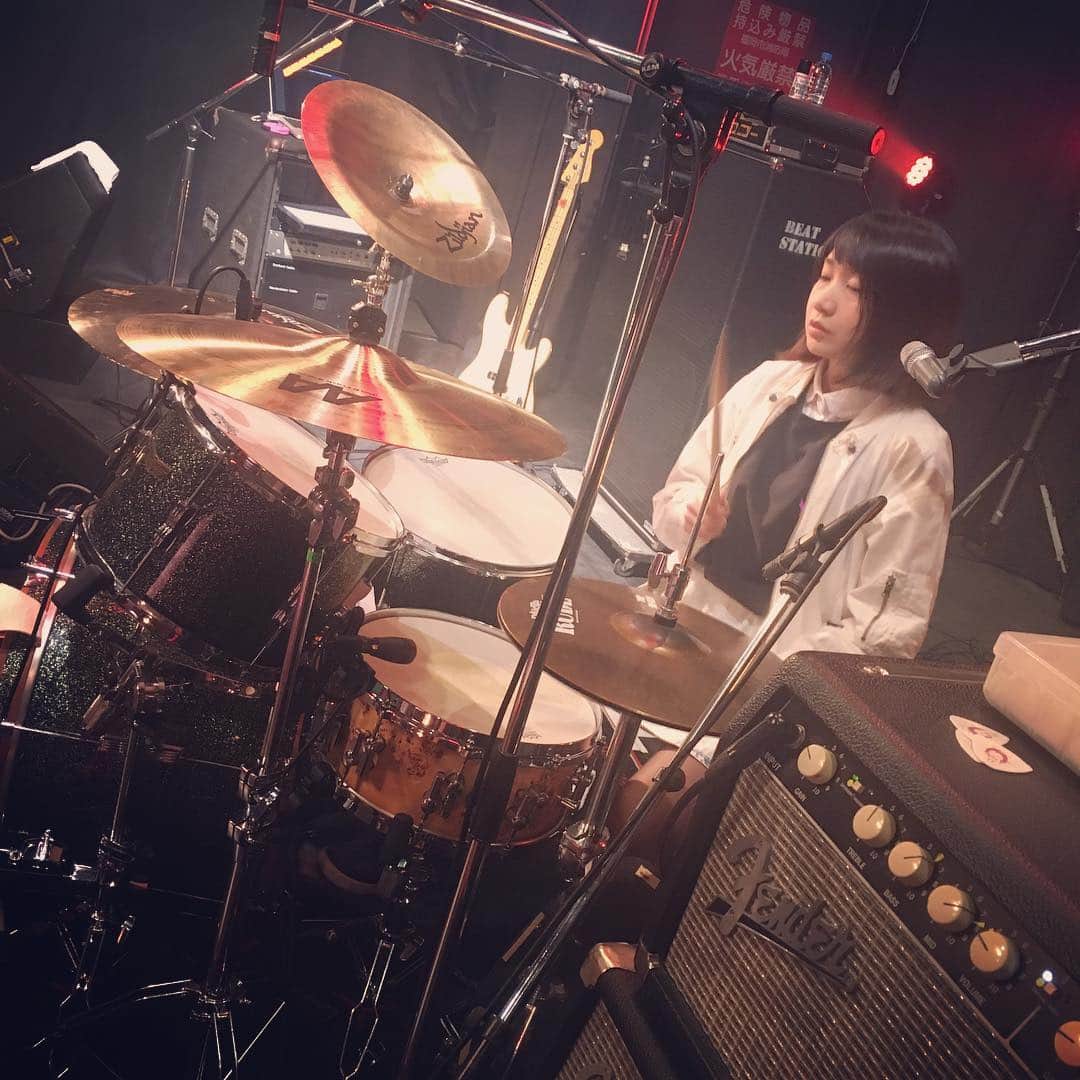 みさこのインスタグラム：「リハなう #そしてこの顔である #神聖かまってちゃん #めちゃマホツアー #福岡beatstation #ドラム女子」