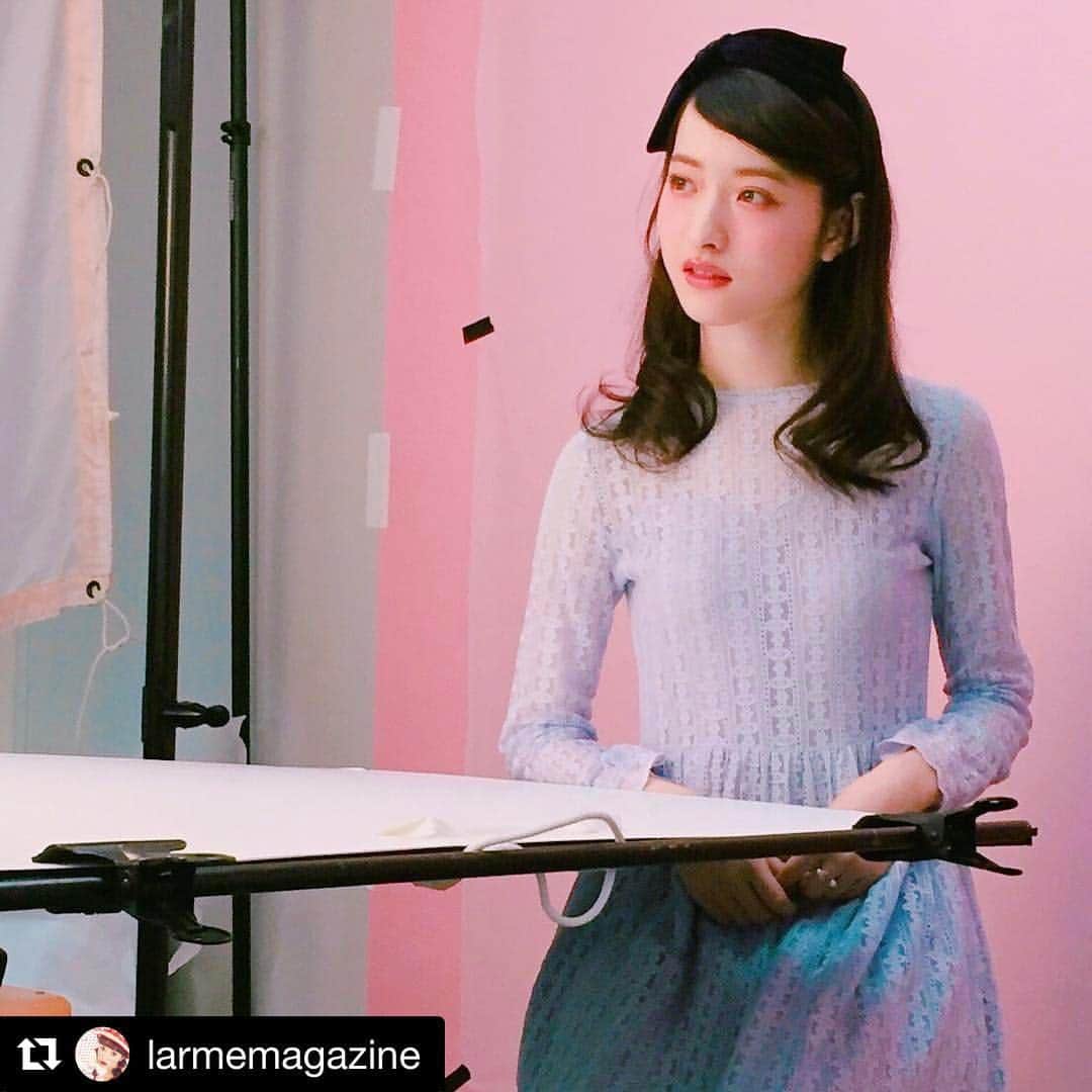 松野莉奈のインスタグラム：「#Repost @larmemagazine with @repostapp ・・・ LARME026のcosme awardでは、モデル・ヘアメイク・読者のみんなが選んだ絶対使えるコスメを発表しています💋💄 . #松野莉奈 #私立恵比寿中学 #LARME #LARME026 #エビ中 #ebichu #りななん #cosme #cosmetics #make #makeup #beauty #cute #pretty #撮影 #offshot #photo #instagood #instalike」