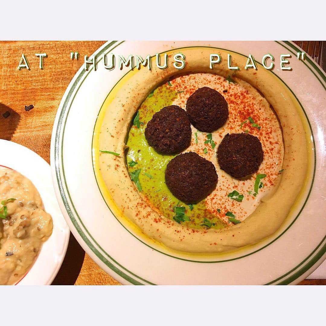 ソニン クッキングさんのインスタグラム写真 - (ソニン クッキングInstagram)「. 【食べインスタ】 ニューヨーク編 #VeganFoodInstagram in #NYC "Hummus Place" in many places. I went to 72nd location. ❤️Today's special ( Tahini&Mint hummus and falafel) $13 ish.❤️ 💙Babaganush $5.50💙 My favorite hummus restaurant in NYC. お店で食べるハムスで1番好きな味。 おすすめ。ババガノッシュていうナスのペーストも大好物。ピタが付いてきます。 #ハムス #フムス #ニューヨーク #中東料理 #FoodInstagram#FoodBlog#VeganInstagram#VeganBlog#SonimVeganSelection#VeganInNYC #ソニンヴィーガンセレクト #ヴィーガン店紹介 #やっとニューヨーク店紹介再開しました」1月22日 16時55分 - sonim_ckbk