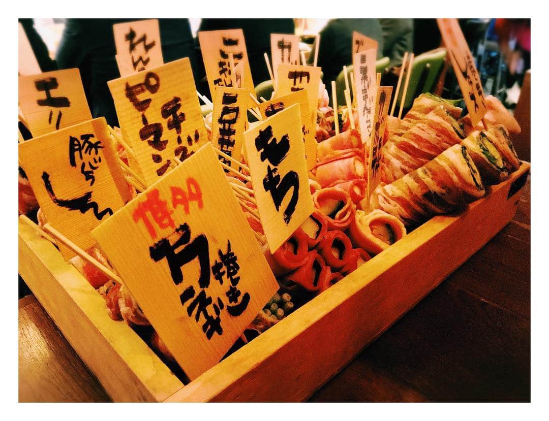 Mr.Dのグルメ日記のインスタグラム：「🍴#ごりょんさん🍴 #博多串焼き #野菜巻き 【メニュー】 野菜捲き串盛り（9串）¥1,800  沢山種類があるけど僕のオススメは 豚バラしそ/万能ネギ/エリンギ/ピーマンチーズはもう一本食べたいと思ったよ😋👍✨ 店員さんもフランクでまた来たいと思います🕺  #グルメ #東京#tokyo#渋谷#shibuya #福岡#hakata#福岡グルメ #晩御飯#晩ごはん#夕食#夕飯 #tokyofood  #food #foodporn #foodpic #foodphoto #instaphoto #delistagrammer #eat#yom#yummy#delicious #デリシャス日記」