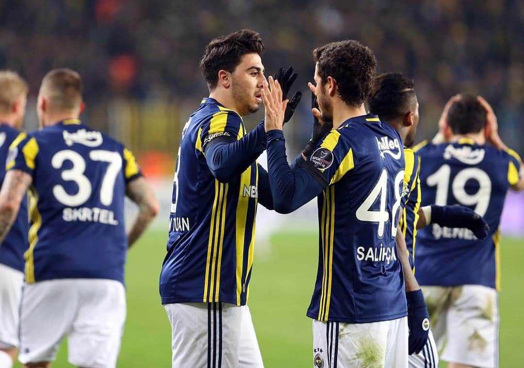 サリフ・ウチャンのインスタグラム：「‪Hep birlikte böyle devam 🙏🏻 #Fenerbahçe‬」