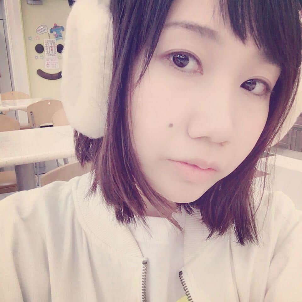 みさこのインスタグラム：「福岡ありがと😭 長崎向かってSA、背景が顔認証される #神聖かまってちゃん #めちゃマホツアー」