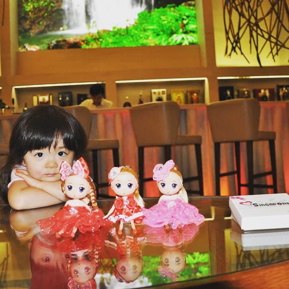 中岡由佳さんのインスタグラム写真 - (中岡由佳Instagram)「洋子ちゃん娘ちゃんからの 可愛すぎる人形のお土産♡♡♡ #シンガポール」1月22日 22時27分 - yuka_nakaoka