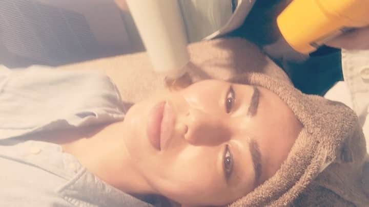のインスタグラム：「メイクが好きじゃ無い私は #素肌勝負 笑。そろそろ#医療の力 を借りて#アンチエイジング を！ と思い#エスビューティークリニック へ。  #肌 #髪の毛 #歯 #爪 は#綺麗 で#健康的 である事！が私のモットー😊💚 #渋谷#美容クリニック#clinic #🏥 #エスビューティークリニック #sbeautyclinic  #アクセントウルトラv で#リフトアップ を👍 #レザートーニング で#くすみ#シミ #毛穴 などバイバイ👏  #医療脱毛 #痩身#綺麗になりたい でも何処に行けば良いか分からない。 そんな時は相談してみるべし👌 ☎️0364163214」