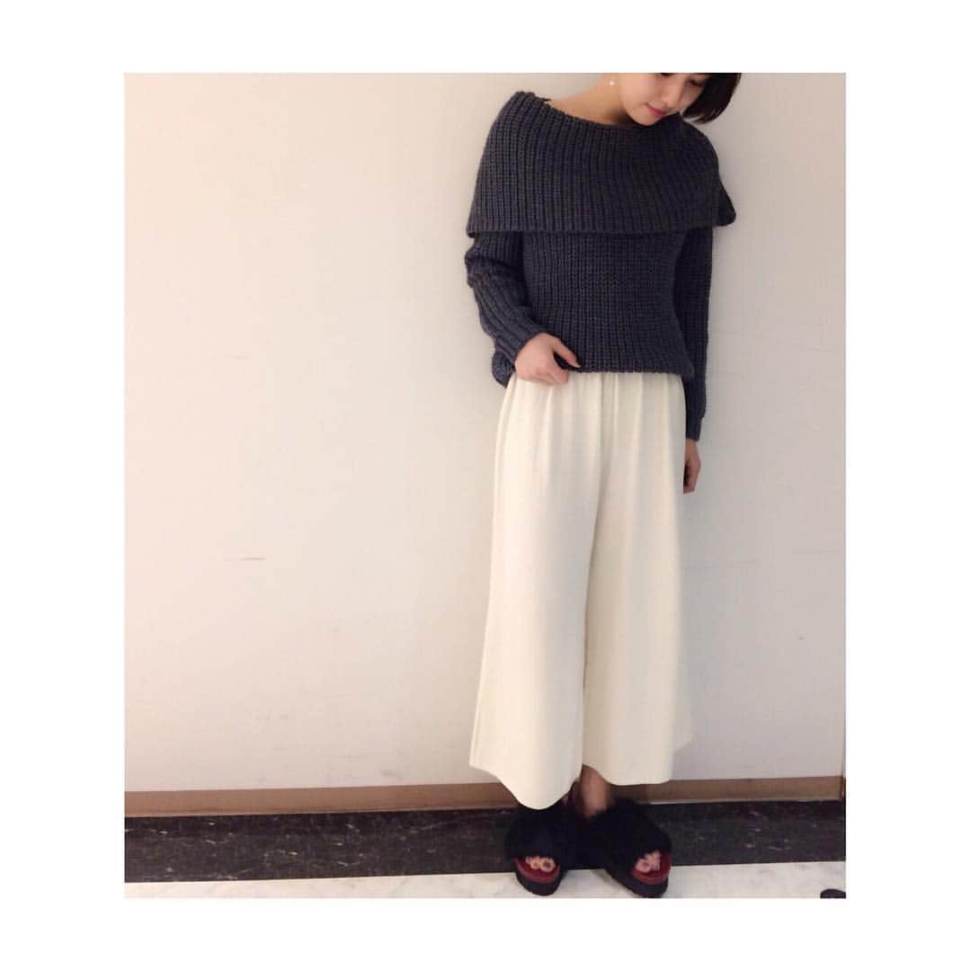 アミウのインスタグラム：「CHUNKY ALPACA TUNIC  No.26309014 Col.IVORY,YELLOW,CHACOAL Size.38 amiwshinjyuku 03-6279-4604 #amiw#amiwshop#knit#pants#coordinate#fashion」