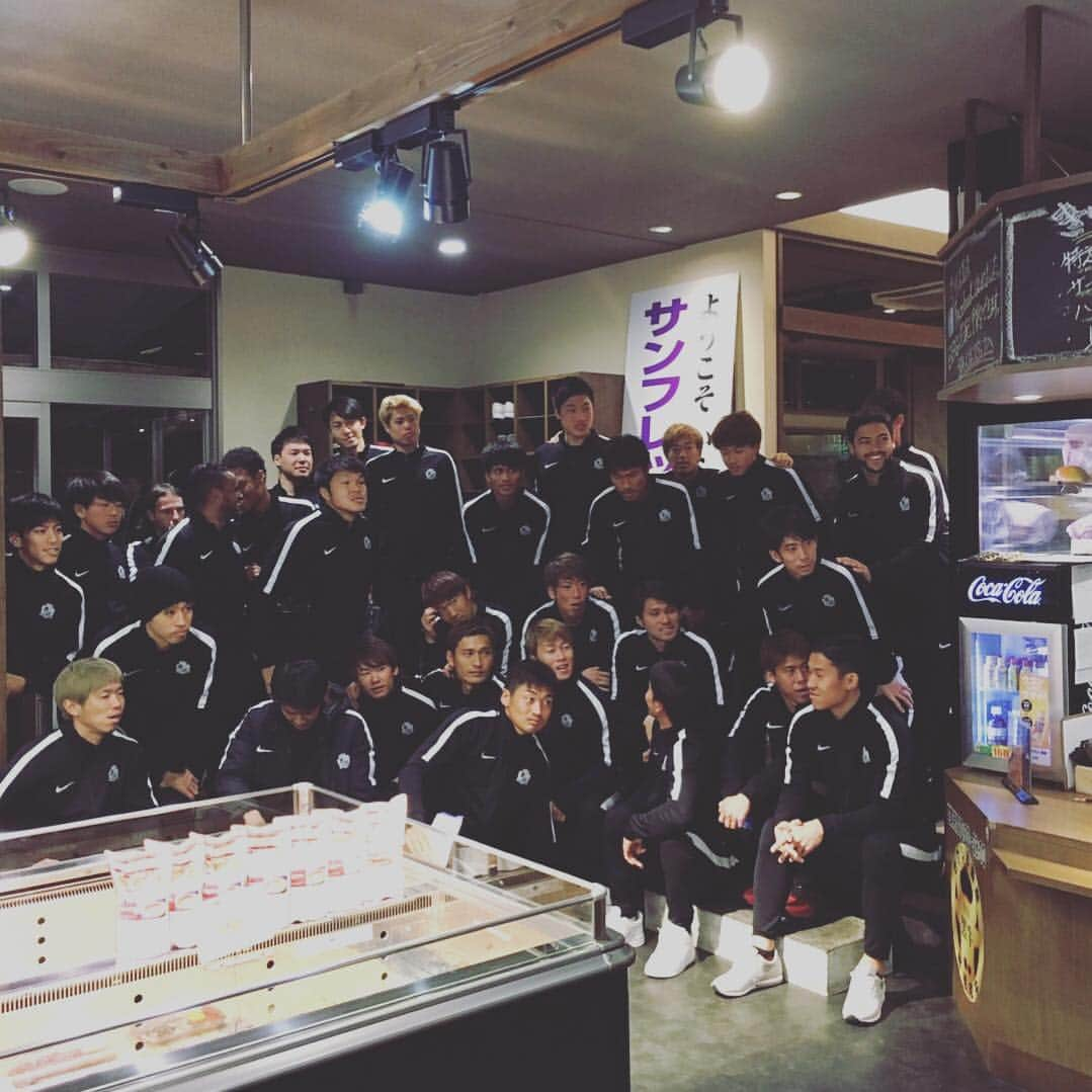 野上結貴さんのインスタグラム写真 - (野上結貴Instagram)「夜ご飯チームで焼肉〜  #sanfrecce #みんなどこ向いてる？#鹿児島#キャンプ#折り返し#がんばろ #一心」1月23日 20時09分 - yuukinogami0420