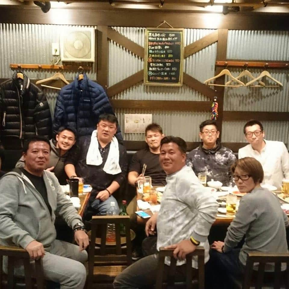吉田秀彦のインスタグラム：「吉田企画、新年会！ #武蔵小山  #牛小屋」