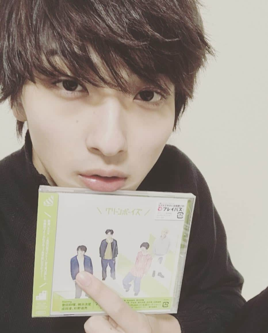 横浜流星さんのインスタグラム写真 - (横浜流星Instagram)「本日、グリーンボーイズのCDが発売されました。敬意を込め、魂を込めて歌ったので、是非1人でも多くの方に聴いて頂きたいです！  #グリーンボーイズ #CD #キセキ #声 #道 #分かりにくいけど服もグリーン。」1月24日 8時10分 - ryuseiyokohama_official