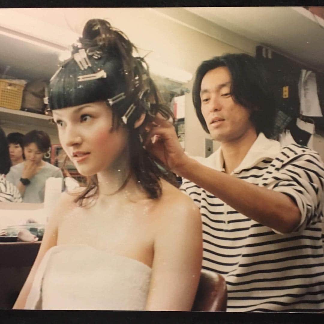 橋本麗香のインスタグラム：「🎬🎤🎼💃🏻 . . 17歳の頃の私と柘植さん❤ 映画『白痴』で銀河という歌って踊れるスーパースターの役をやらせて頂きました。 映画デビューで全てが初めての中で、最高のスタッフさん達とご一緒出来て、素晴らしい役を頂いて全てが最高のひと時でした。 衣装は全てオートクチュール✨✨✨✨✨ メイクもワンシーンごとに魅力的な銀河を表現してあって、柘植さん天才‼️と毎回ため息物でした😍⚡️ 今でも色あせない素晴らしい記憶として私の心にいつもあります。 本当に感謝です🙏🏻✨✨✨✨✨✨ . また映画やりたいな❤ . #白痴 #hakuchi #movie」