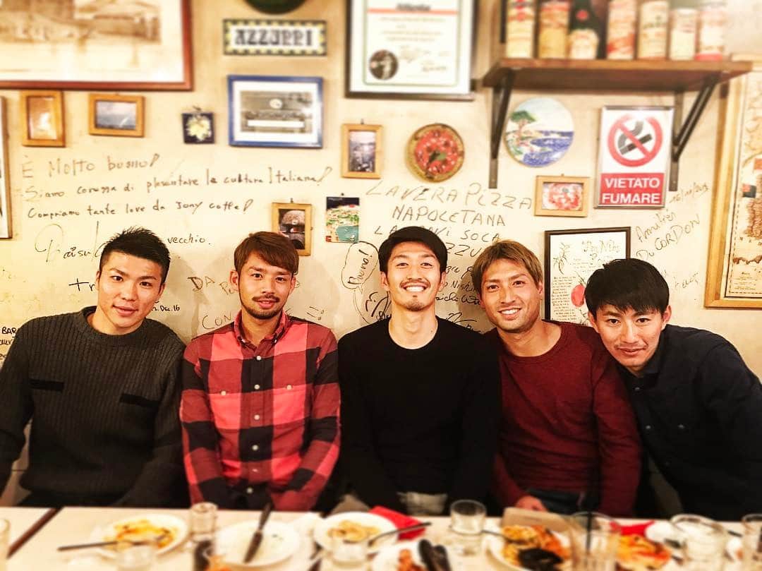 渡部博文のインスタグラム：「移籍組懇親会。 明日からキャンプで沖縄にいってきます！ . #ヴィッセル神戸 #visselkobe  #高橋秀人 #田中順也 #渡部博文 #大森晃太郎 #大槻周平」