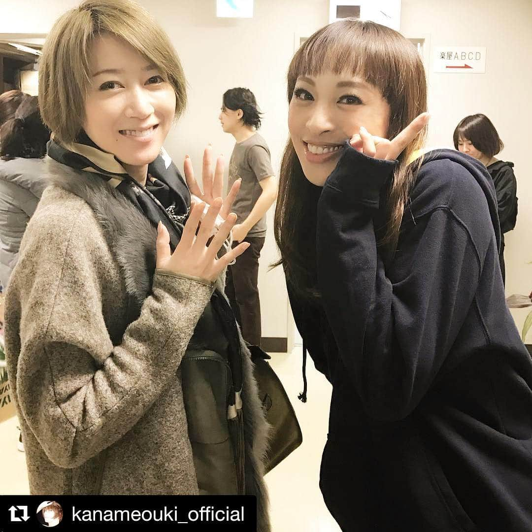 音月桂さんのインスタグラム写真 - (音月桂Instagram)「キムさんっ！キムさんっ！ って、今も変わらずわちゃわちゃしてくるテル♡ 観に来てくれてありがとぉ #雪っこ時代思い出すね #凰稀 かなめ ちゃん  #repost名人 #ミュージカル #musical #フランケンシュタイン #frankenstein #日生劇場 #Repost @kanameouki_official with @repostapp ・・・ 久しぶりのキムさん(๑>◡<๑) すんご〜〜い久しぶりでぇ〜 嬉しかったぁ〜〜(๑˃̵ᴗ˂̵) いつも明るいキムさん パワー貰いました  #全く別物の二役 #リアル感 #久しぶり #懐かしい〜〜 #まだまだ長いけど頑張ってください」1月25日 9時19分 - keiotozuki_official