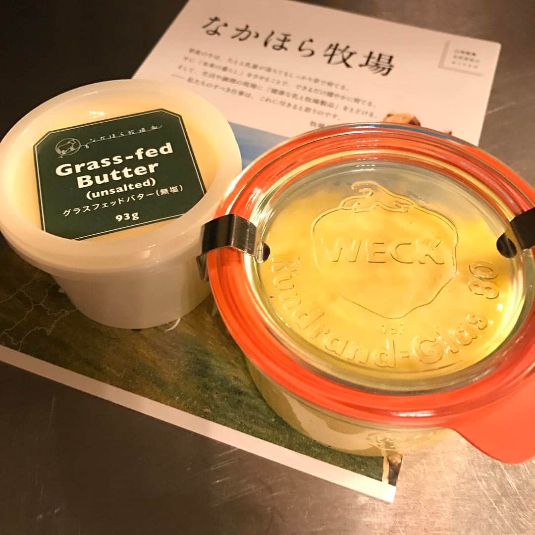 滝沢眞規子さんのインスタグラム写真 - (滝沢眞規子Instagram)「岩手の牧場からお取り寄せバター。栄養たっぷり❤餌の草に含まれるカロテンで綺麗な黄色✨美味しいバターがあるとシンプルなお料理もぐんとしまります✨パンにつけてパラリとお塩をかけても美味しい😊#なかほら牧場」1月25日 20時08分 - makikotakizawa