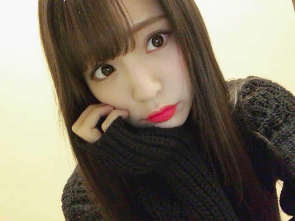 志田友美（ゆうみん）のインスタグラム：「ELENA(@elena.4beauty) に行ってきたよ〜❤ 美容整体と骨盤矯正やったんだけどくびれができてびっくりした🤣 みなさんも是非♡」
