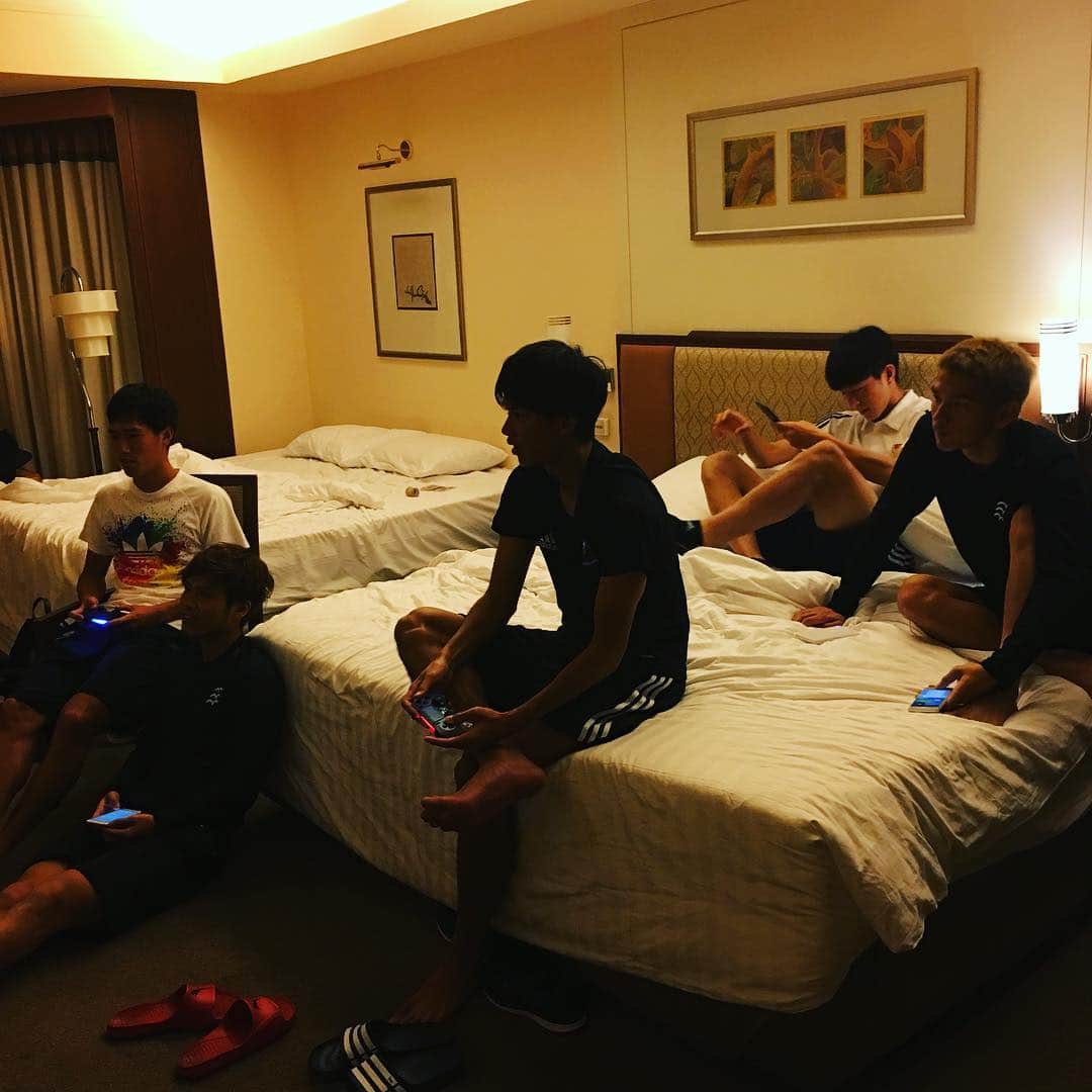 原田岳のインスタグラム：「FIFA!!!笑 宮崎でもみんなでやりたい。」