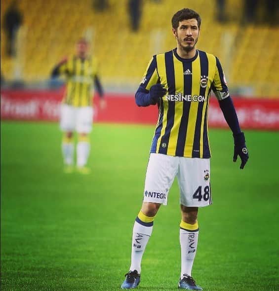 サリフ・ウチャンさんのインスタグラム写真 - (サリフ・ウチャンInstagram)「#Fenerbahçe #48」1月26日 4時19分 - salihucan48