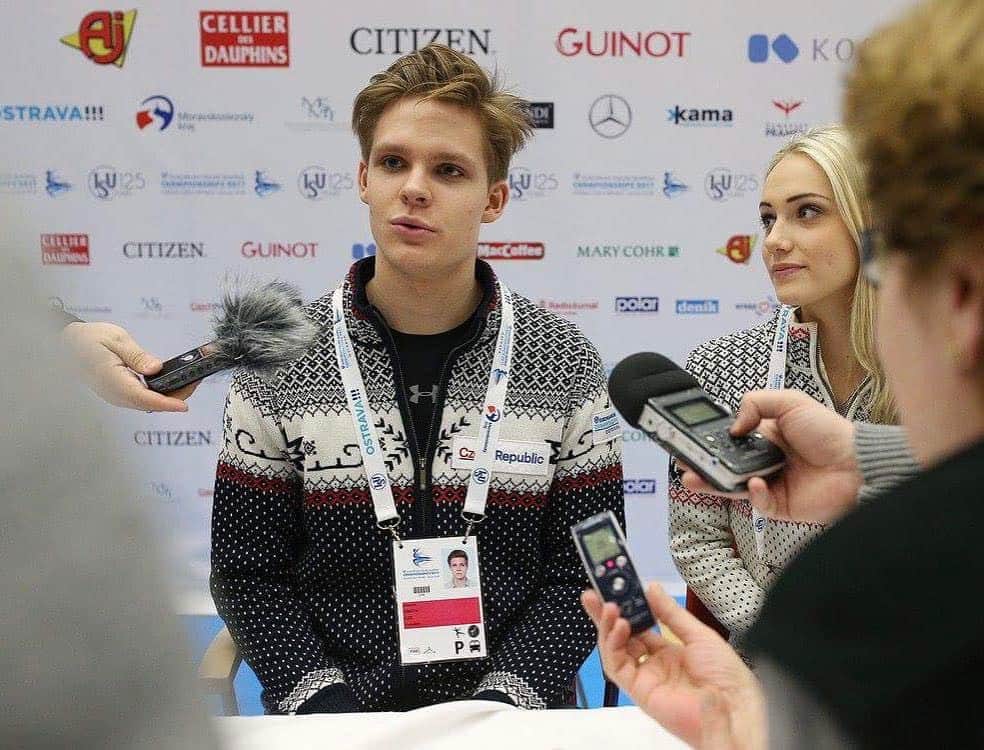 Alex Sinicynのインスタグラム：「Pre-short dance press conference 🇨🇿 #EuroFigure #EuropeanChampionships」