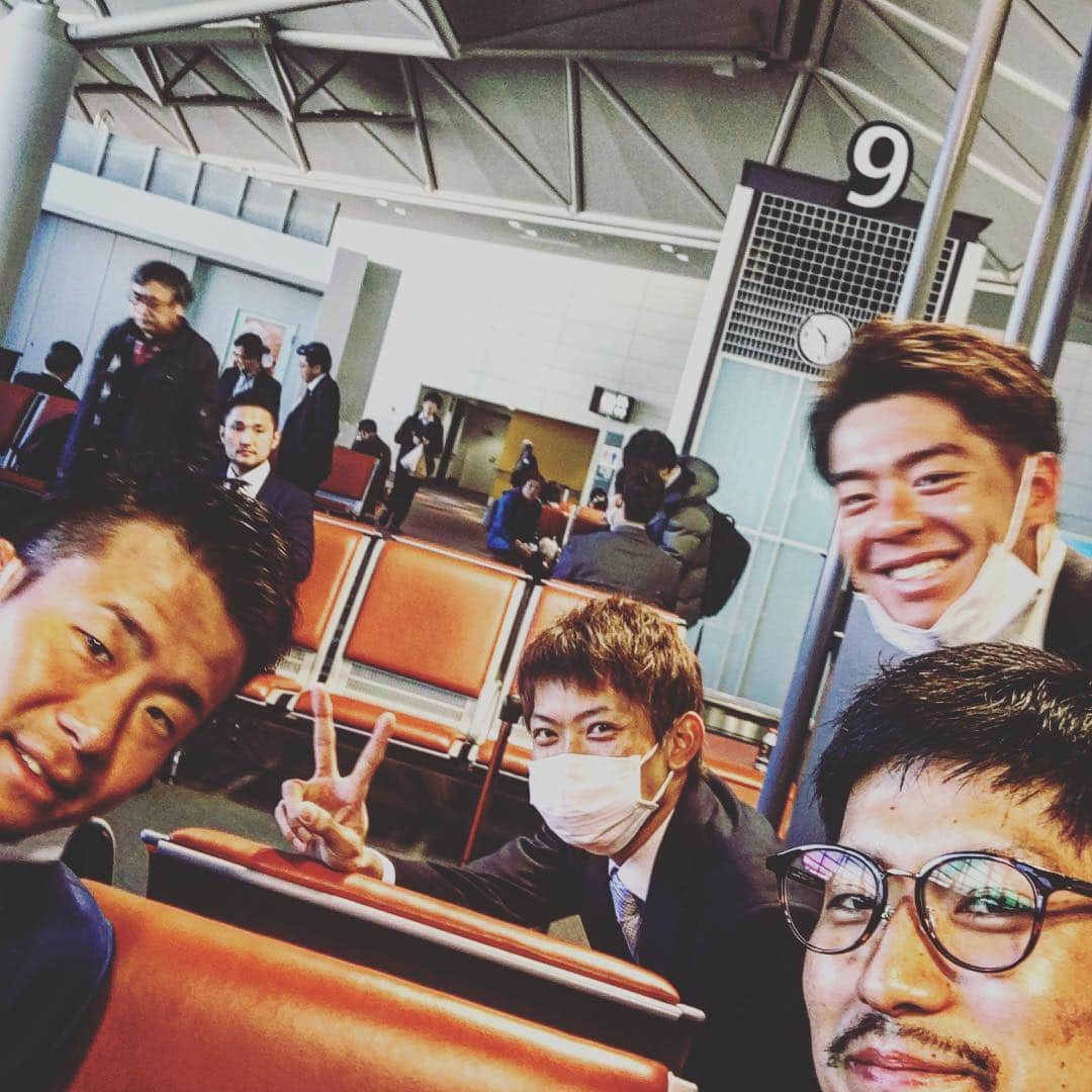 祖父江大輔のインスタグラム：「#沖縄行ってきまーーーす#工藤隆人#松井佑介#岡田俊哉#鈴木翔太#中部国際空港#春季キャンプ」