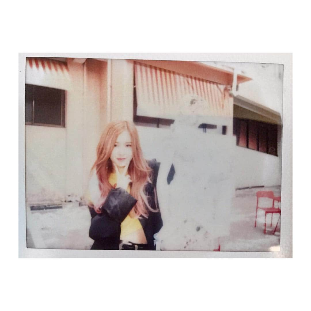 BLACKPINKさんのインスタグラム写真 - (BLACKPINKInstagram)「#BLACKPINK#ROSÉ#STAY#BEHINDTHESCENES#TBT STAY MV behind the scenes」1月26日 11時04分 - blackpinkofficial